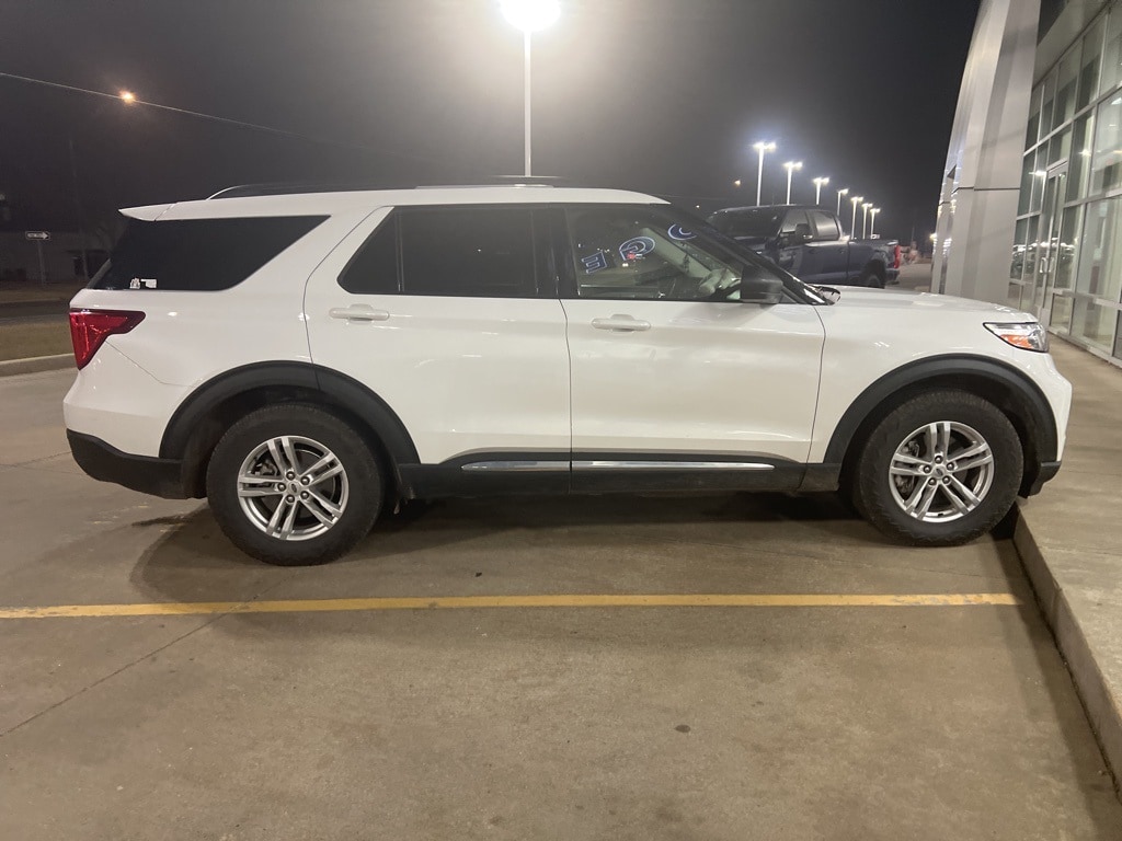 2022 Ford Explorer XLT's photo