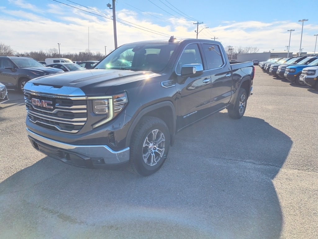 2025 GMC Sierra 1500 SLT's photo