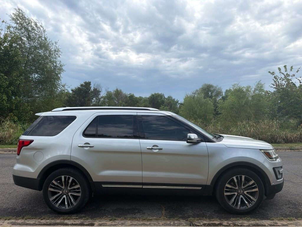 Used 2017 Ford Explorer Platinum SUV