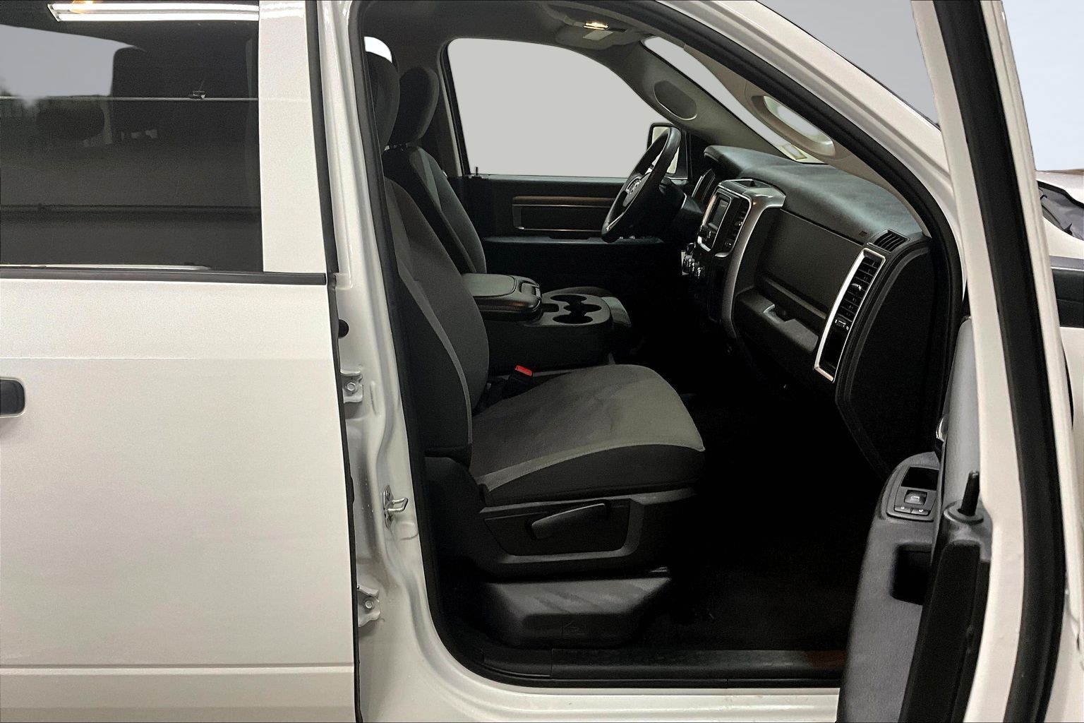 2024 RAM Ram 1500 Classic SLT - Photo 8