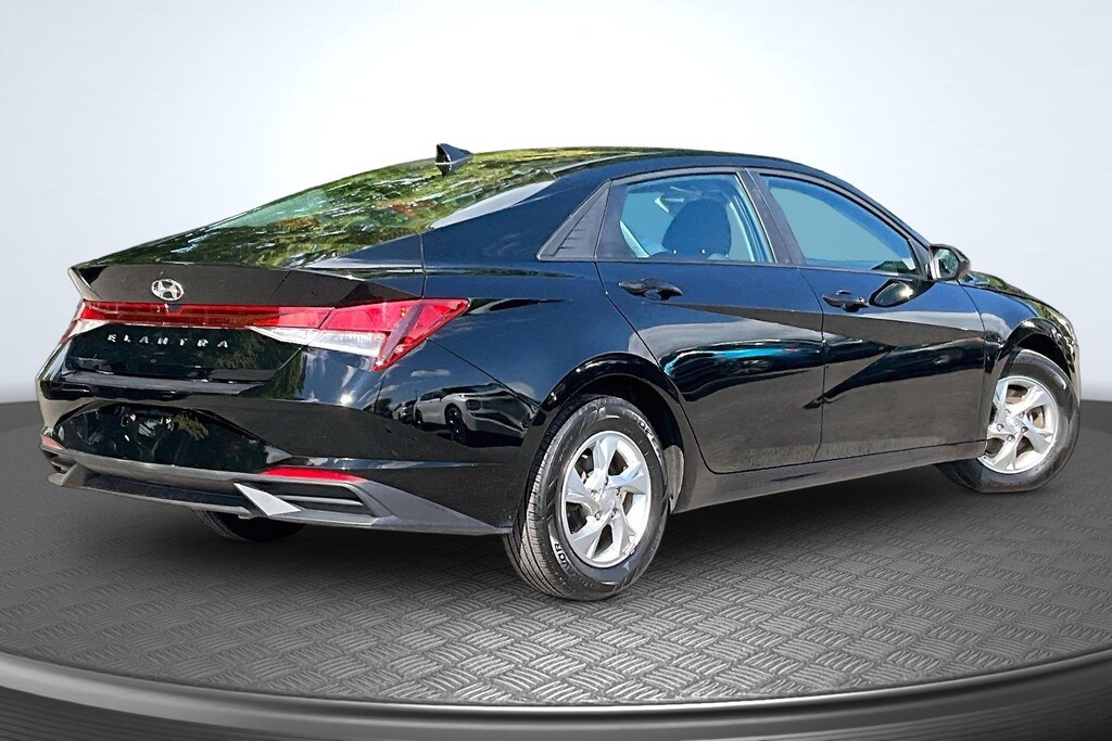 Used 2023 Hyundai Elantra SE Sedan