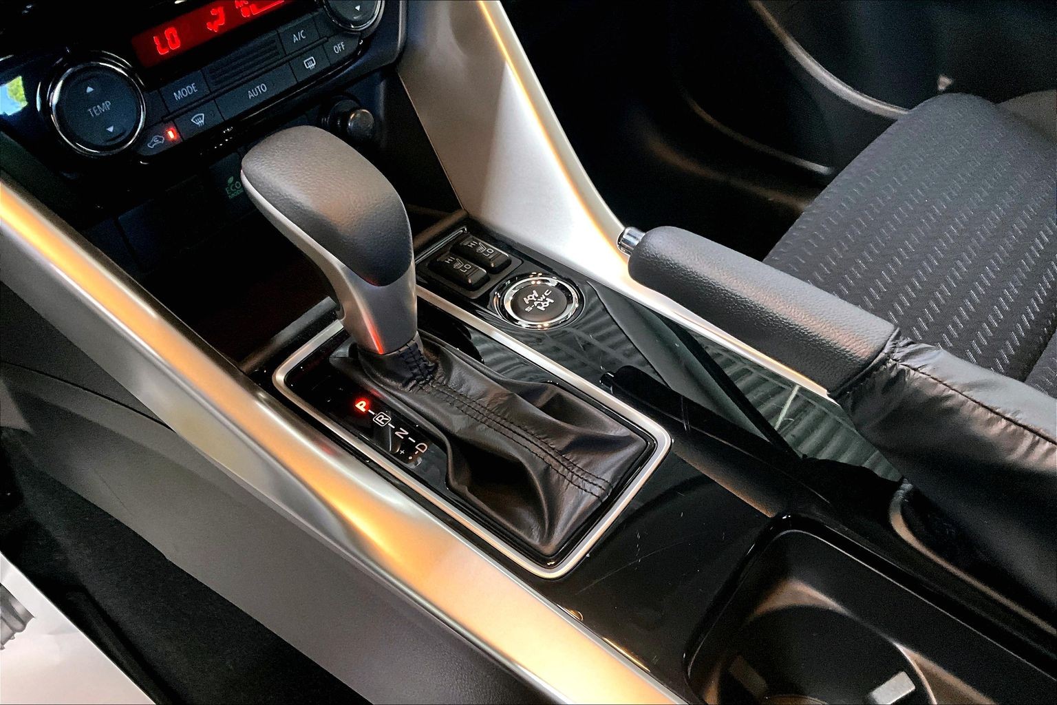 2026 Mitsubishi Eclipse Cross LE - Photo 8