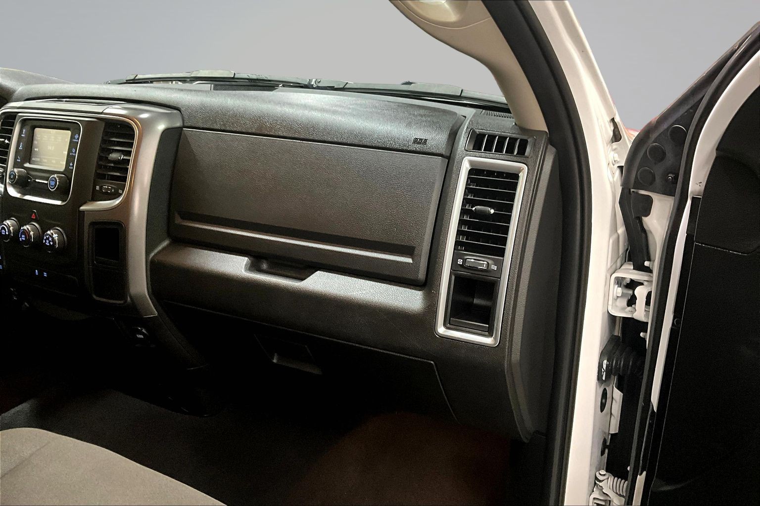 2024 RAM Ram 1500 Classic SLT - Photo 17