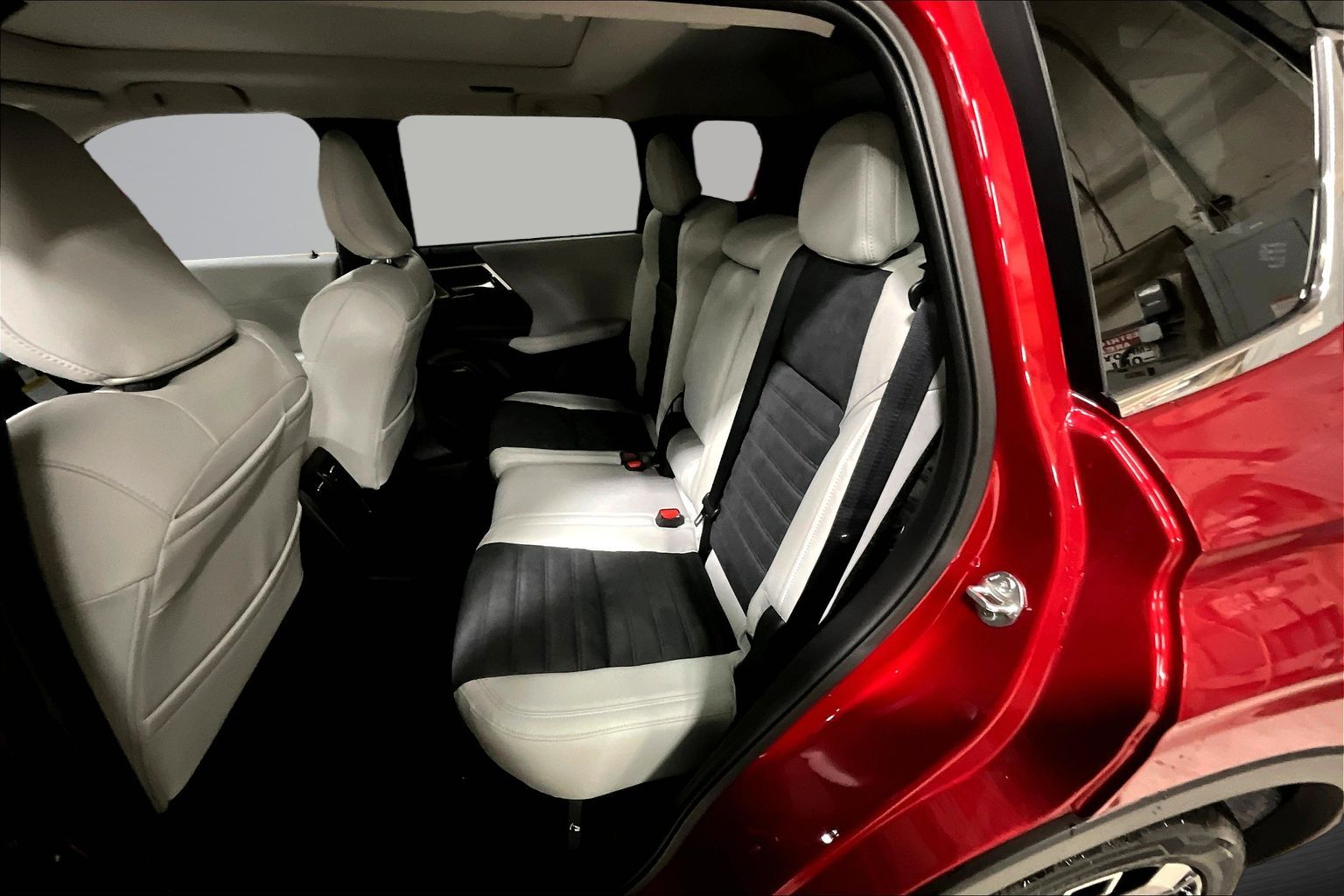 2026 Mitsubishi Outlander SE - Photo 10