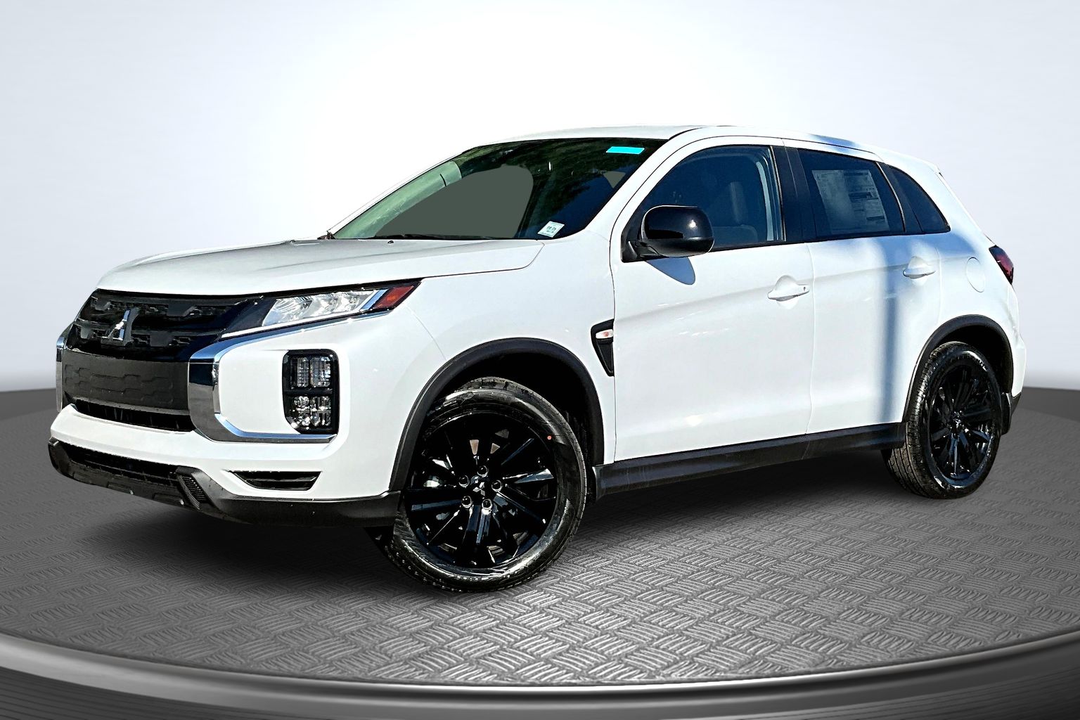 2025 Mitsubishi Outlander Sport LE's photo