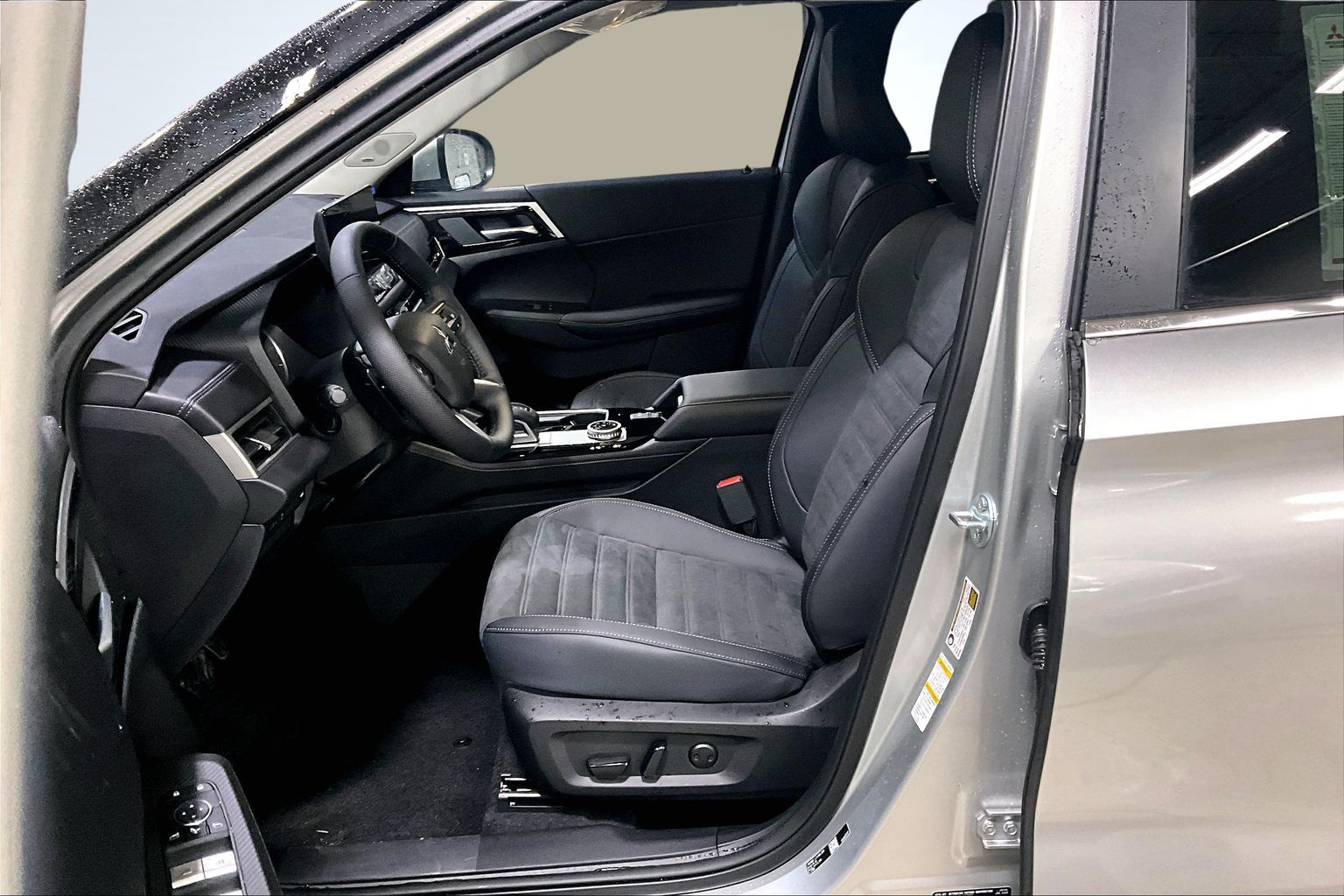 2026 Mitsubishi Outlander SE - Photo 9