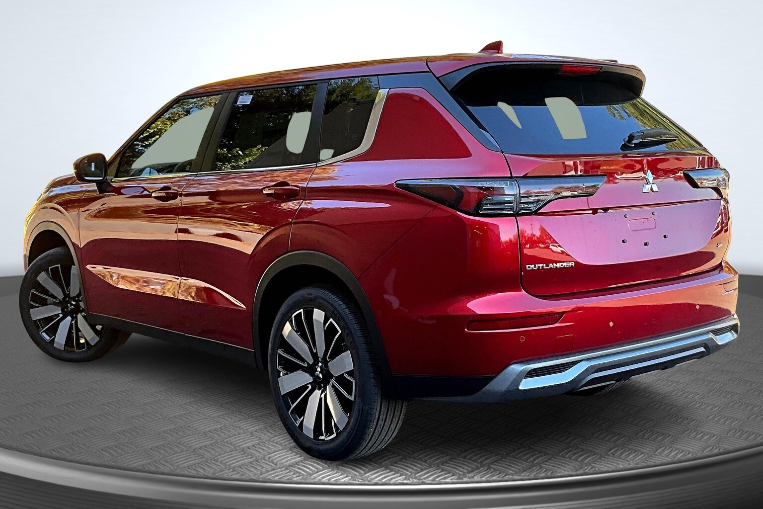 2025 Mitsubishi Outlander SE Ralliart photo 2