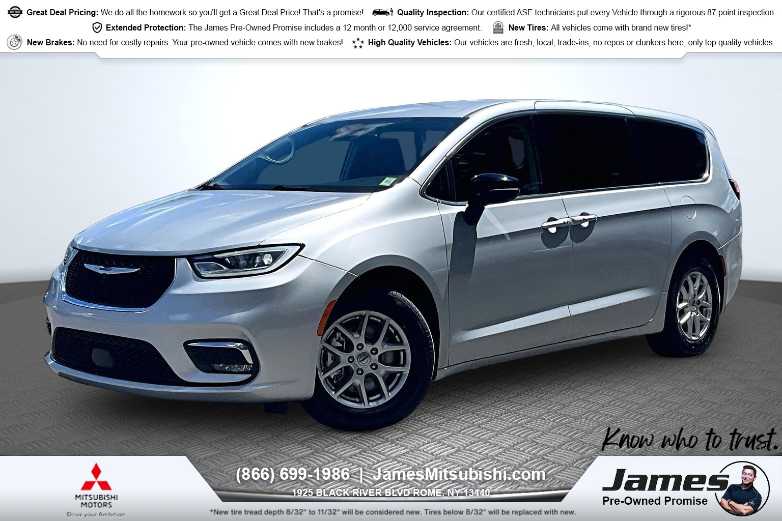2024 Chrysler Pacifica Touring L's photo