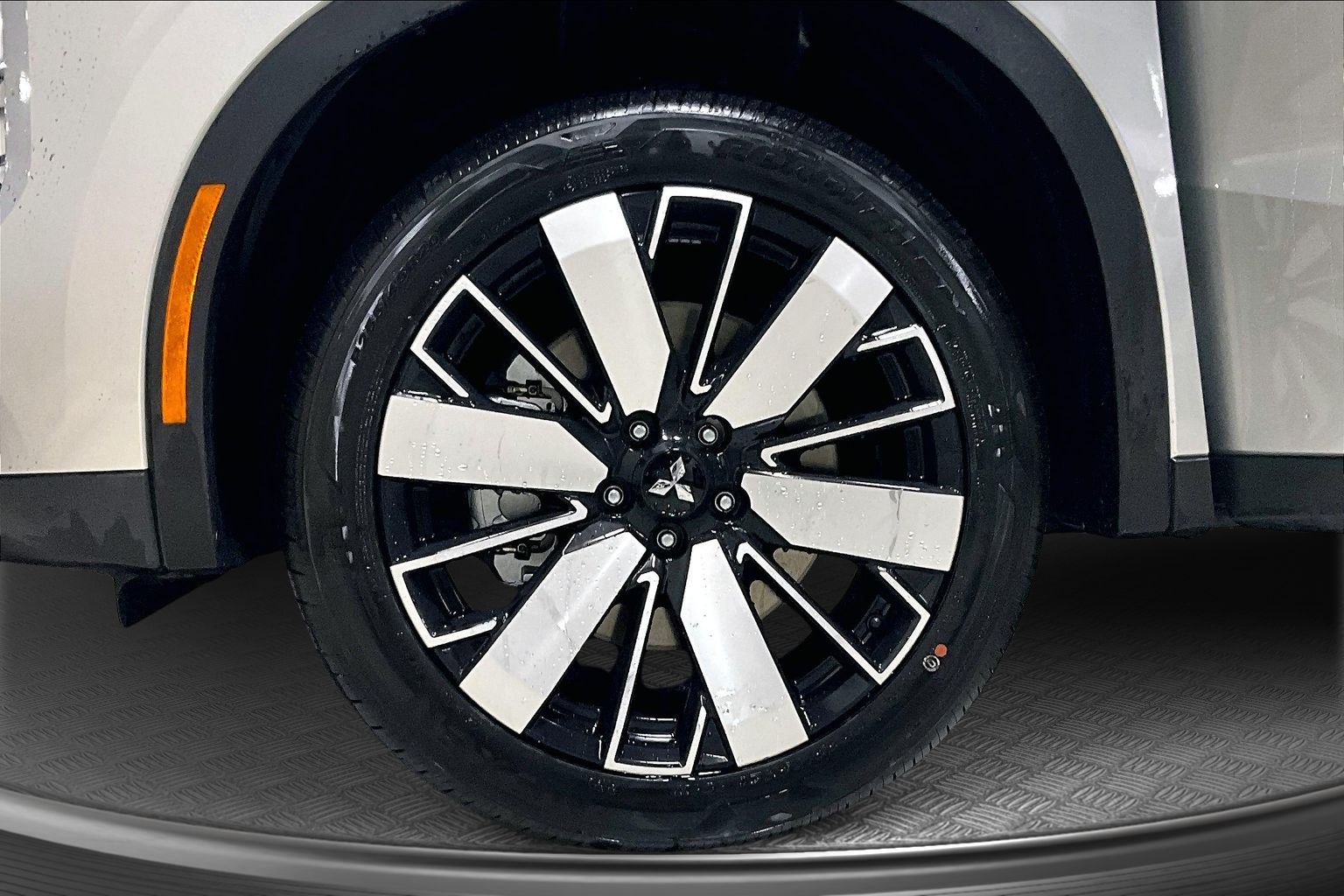 2026 Mitsubishi Outlander SE - Photo 12