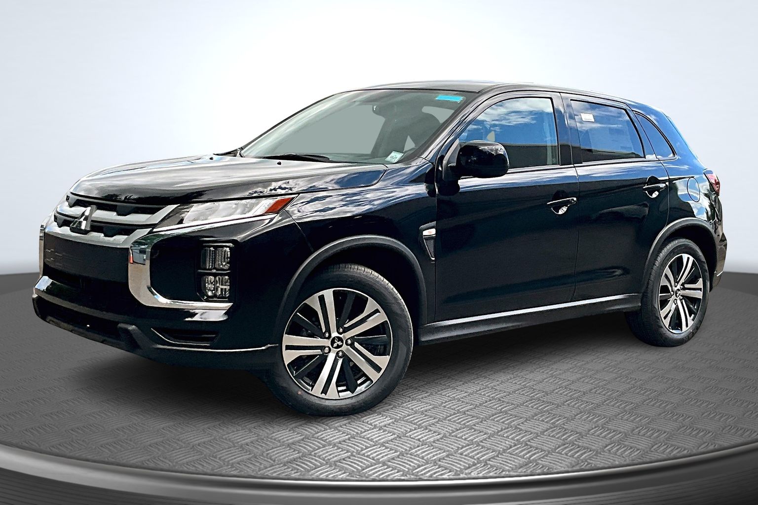 2025 Mitsubishi Outlander Sport LE's photo