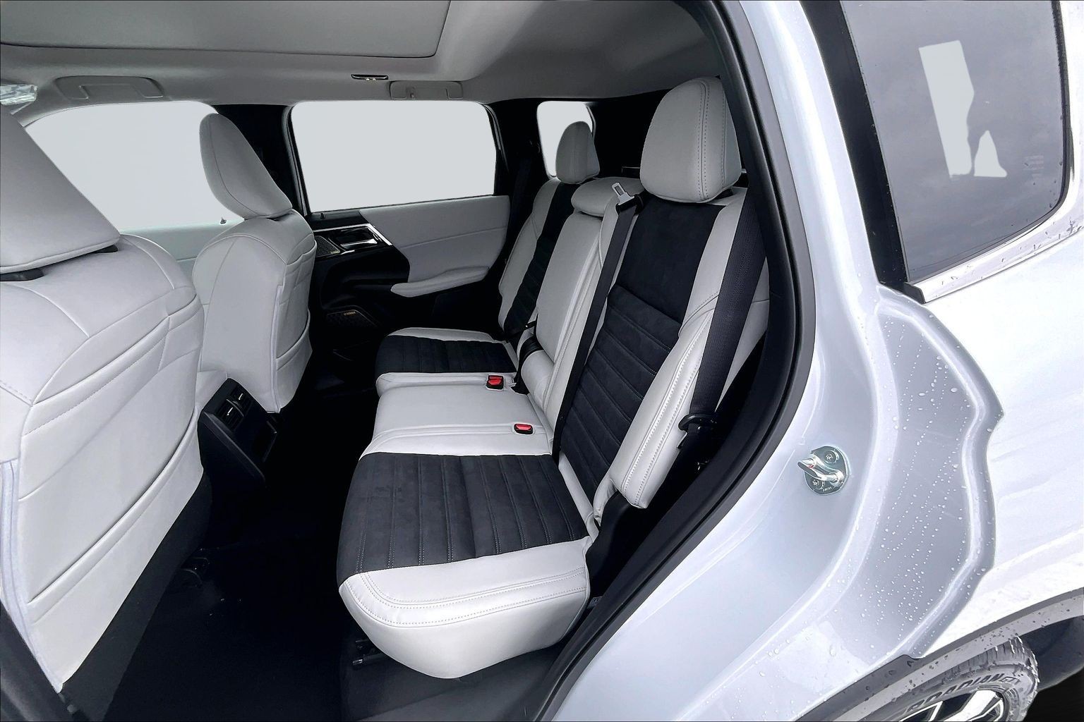 2026 Mitsubishi Outlander SE - Photo 10