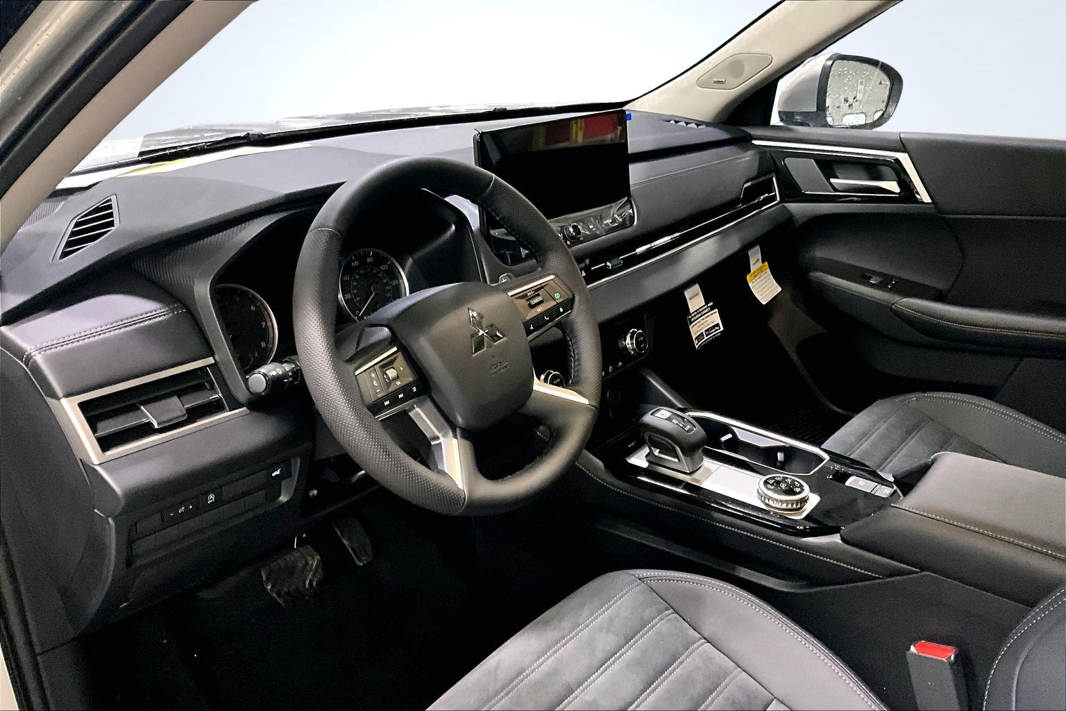 2026 Mitsubishi Outlander SE - Photo 6