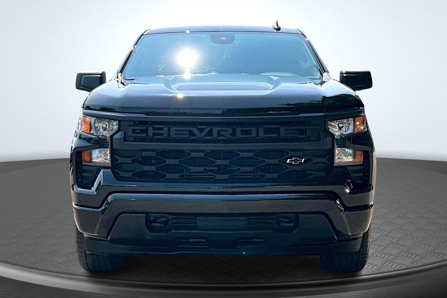 2023 Chevrolet Silverado 1500 Custom photo 3