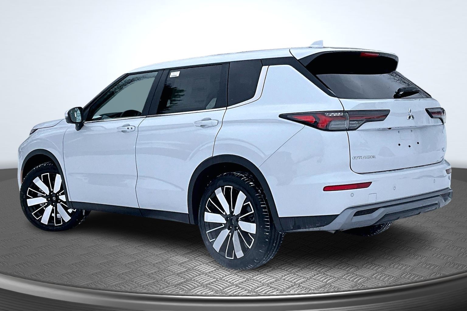 2026 Mitsubishi Outlander SE - Photo 3