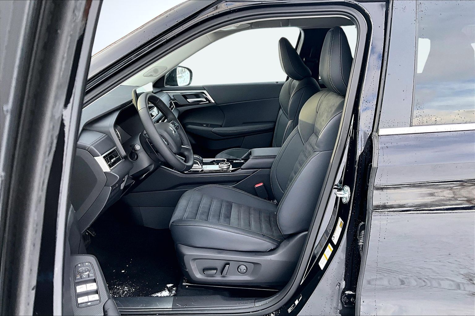 2026 Mitsubishi Outlander SE - Photo 9