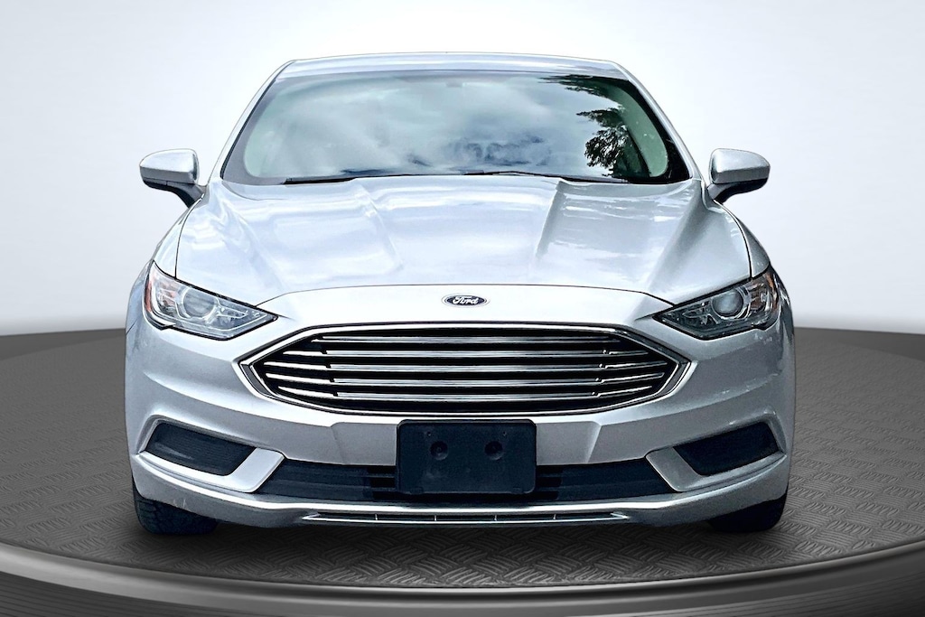Used 2017 Ford Fusion SE Sedan