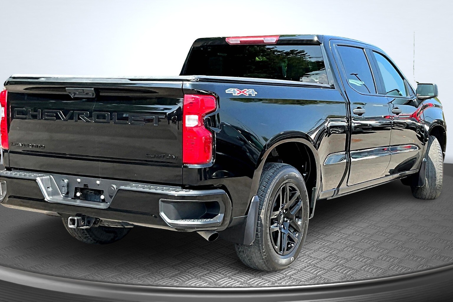 2023 Chevrolet Silverado 1500 Custom photo 2