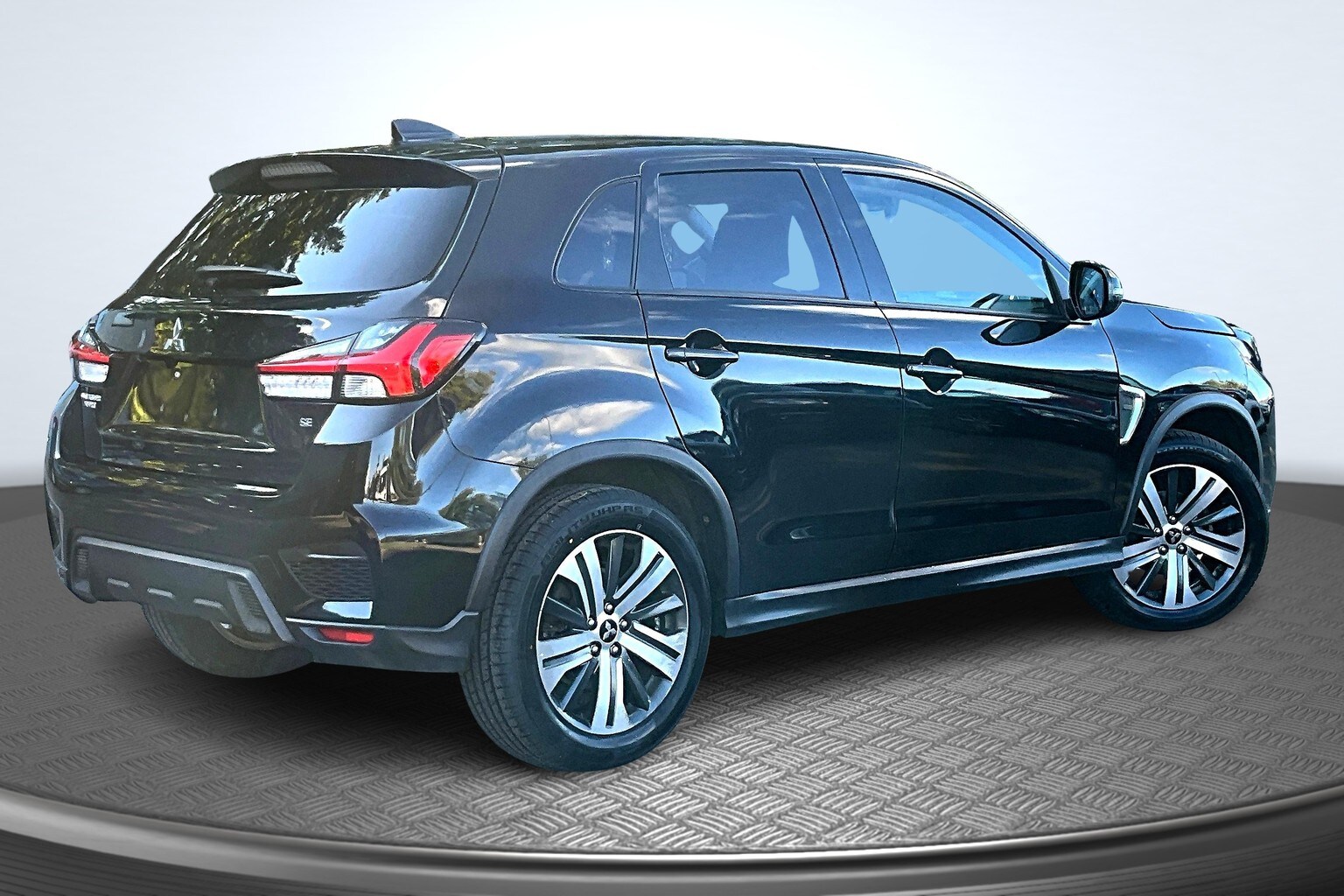 2020 Mitsubishi Outlander Sport SE photo 2