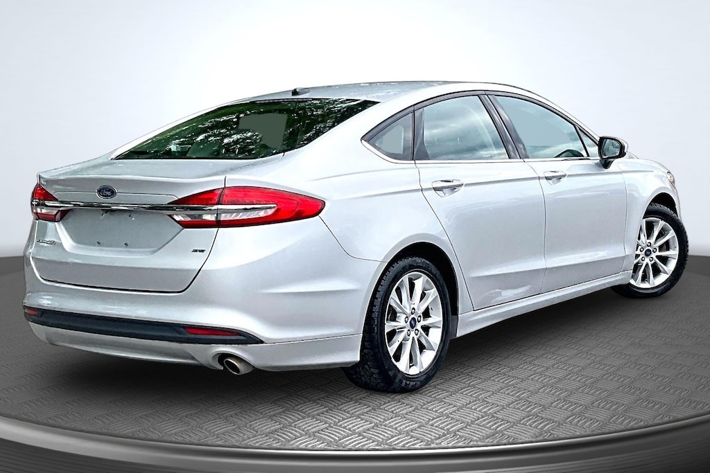 Used 2017 Ford Fusion SE Sedan