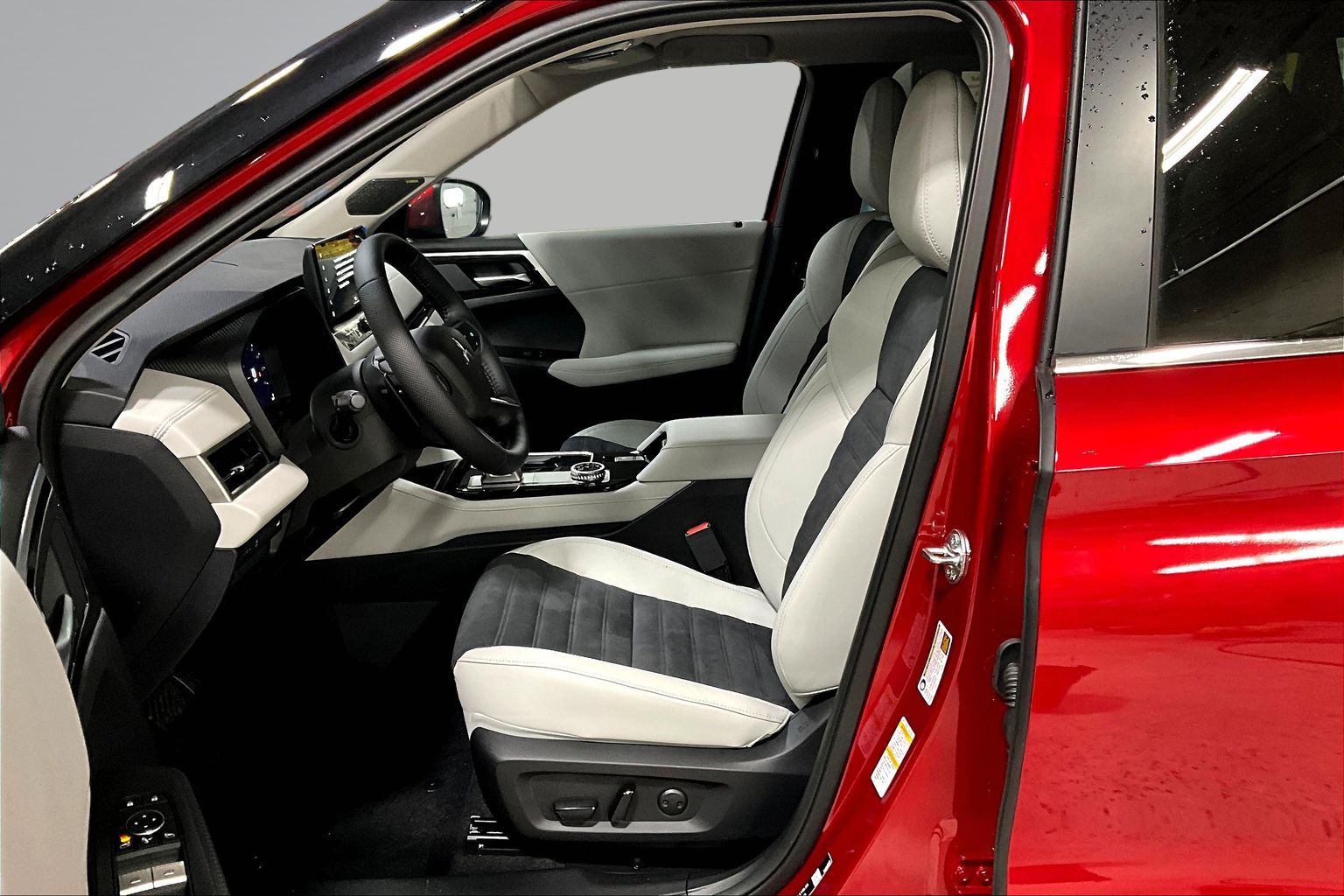 2026 Mitsubishi Outlander SE - Photo 9