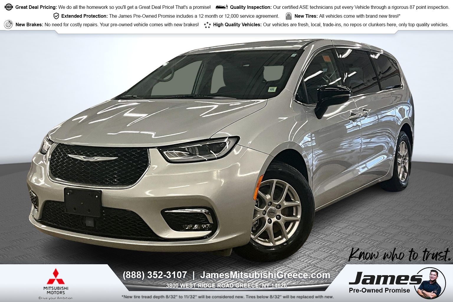 2024 Chrysler Pacifica Touring L's photo