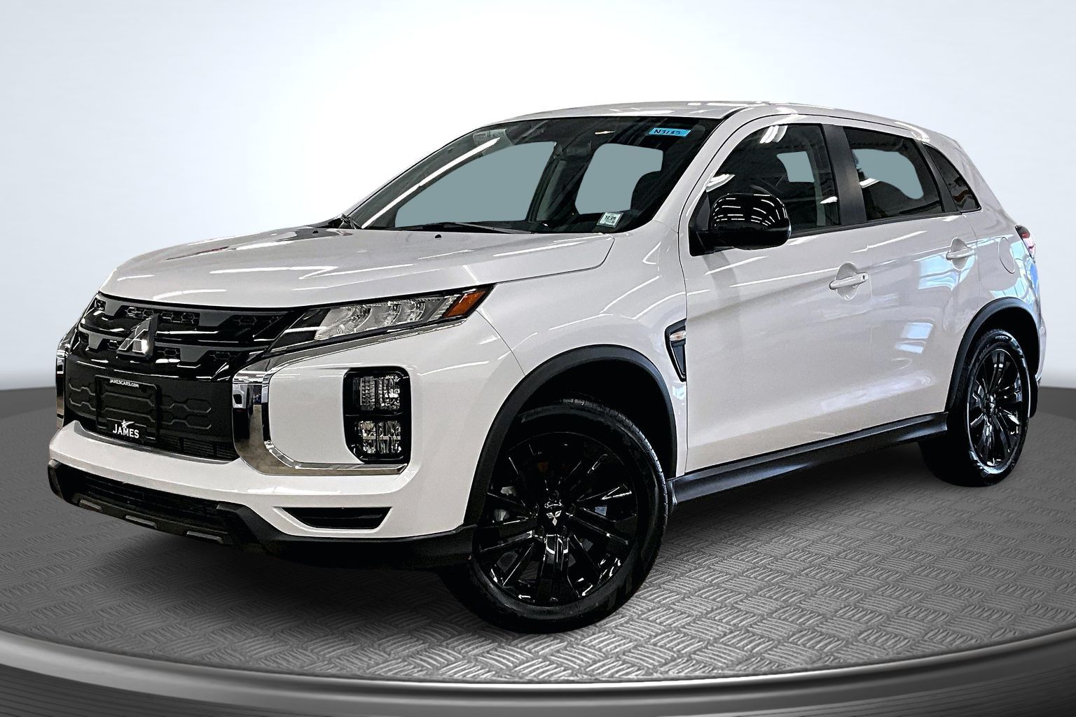 2025 Mitsubishi Outlander Sport LE's photo