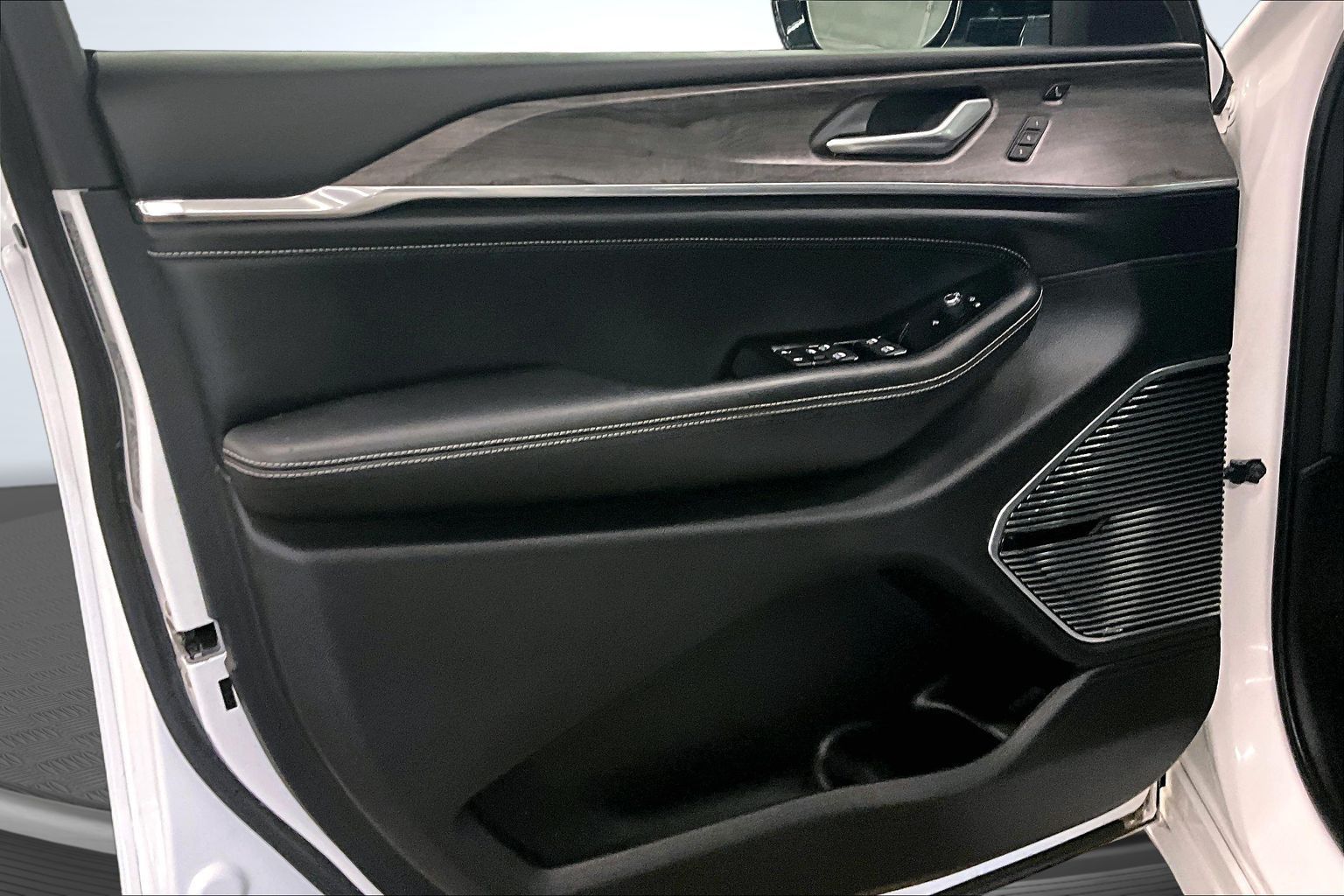 2023 Jeep Grand Cherokee Overland - Photo 19