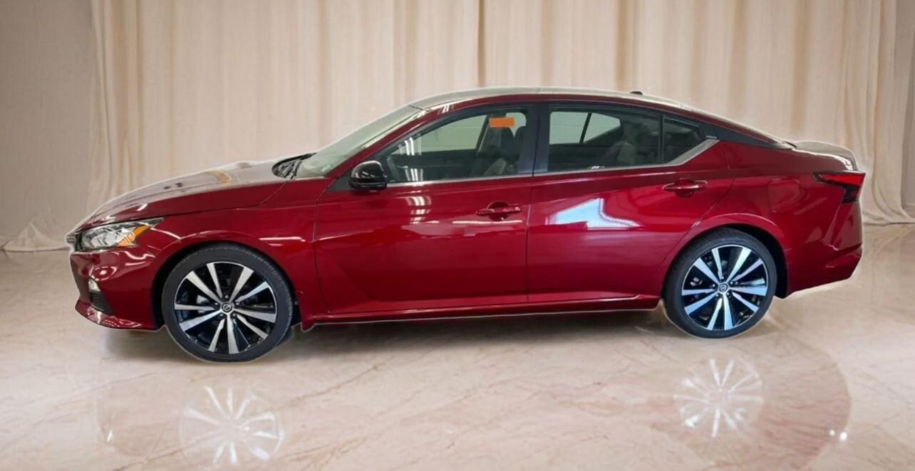 2022 Nissan Altima SR photo 3