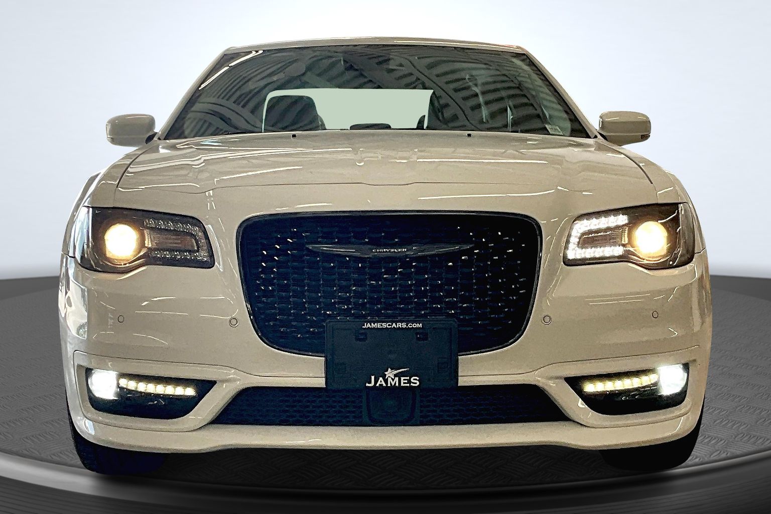 2022 Chrysler 300 Touring L photo 3