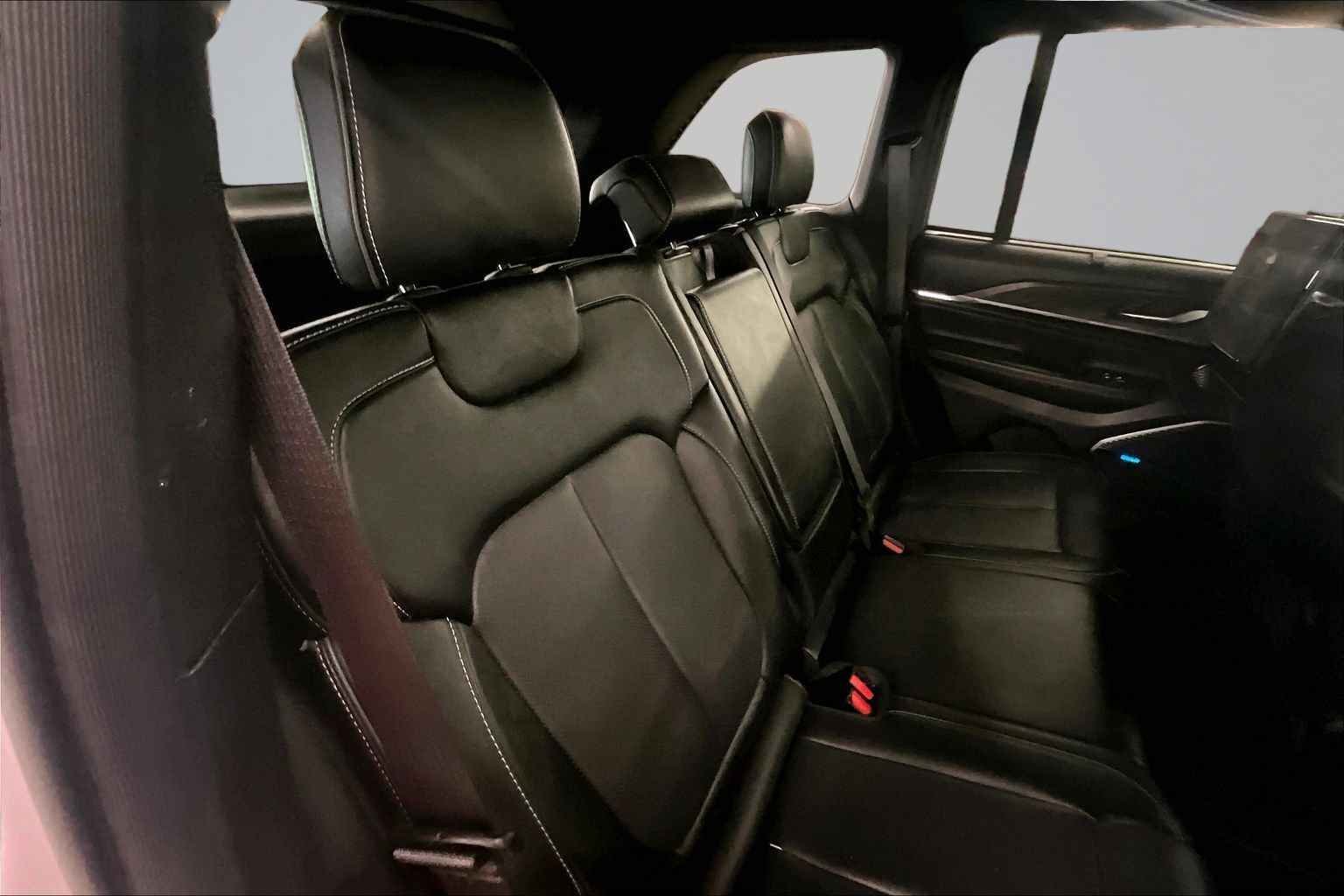 2023 Jeep Grand Cherokee Overland - Photo 30