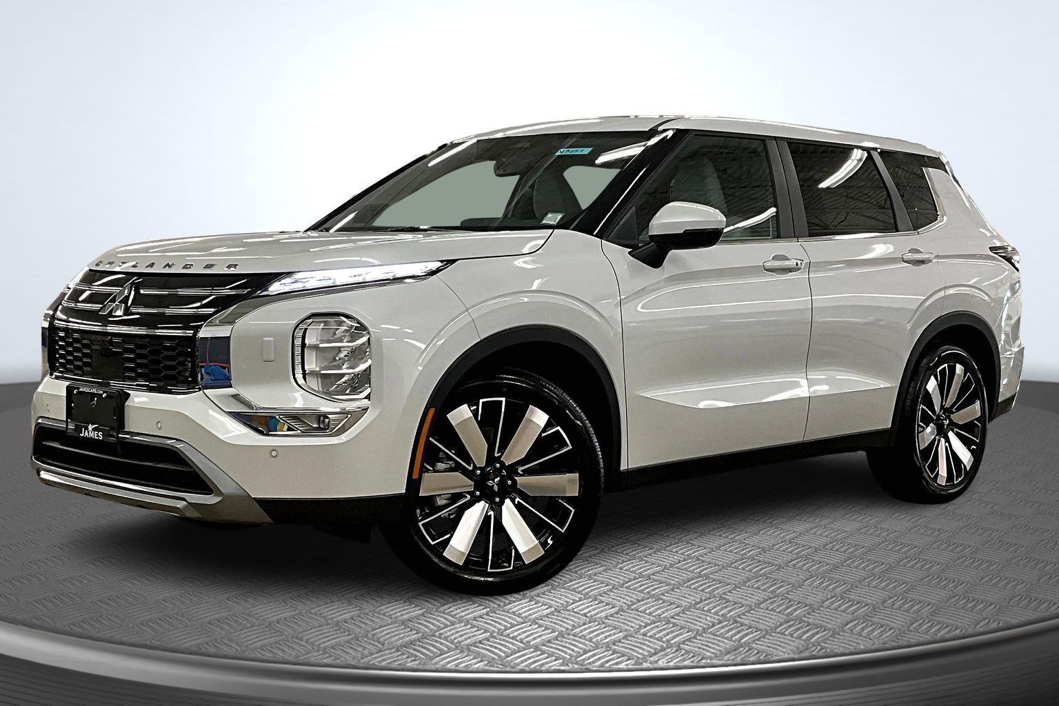 2025 Mitsubishi Outlander SE's photo