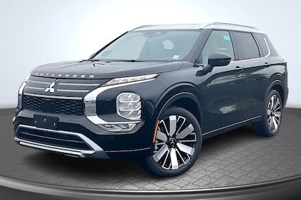 2025 Mitsubishi Outlander Platinum Edition SUV