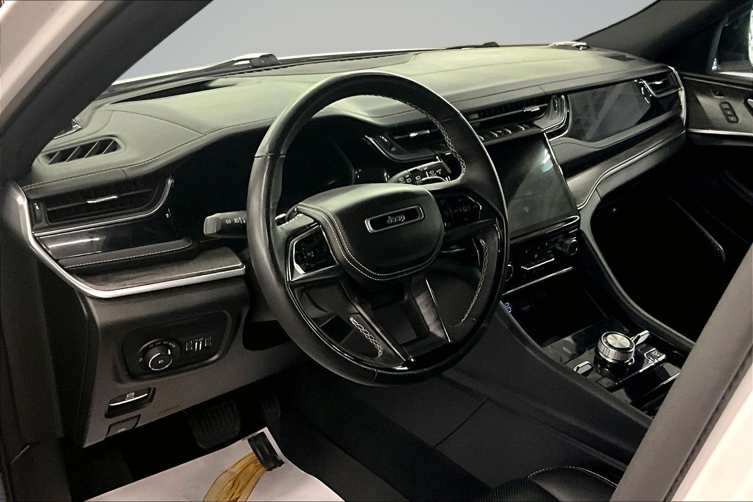 2023 Jeep Grand Cherokee Overland - Photo 14