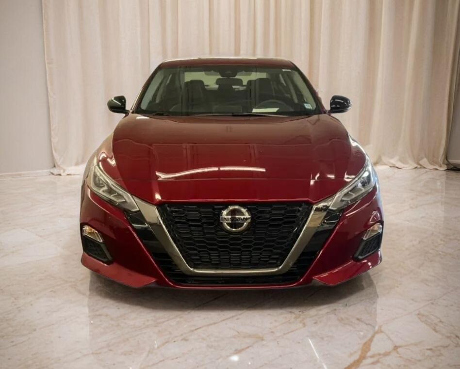 2022 Nissan Altima SR photo 2