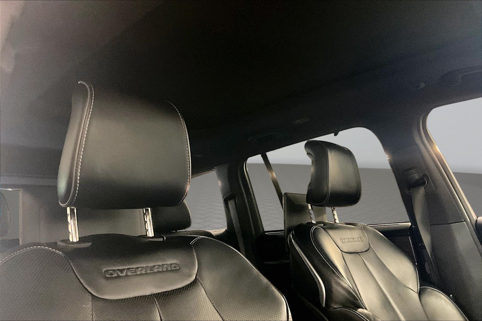 2023 Jeep Grand Cherokee Overland - Photo 18