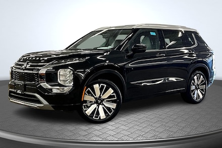 2025 Mitsubishi Outlander Platinum Edition SUV