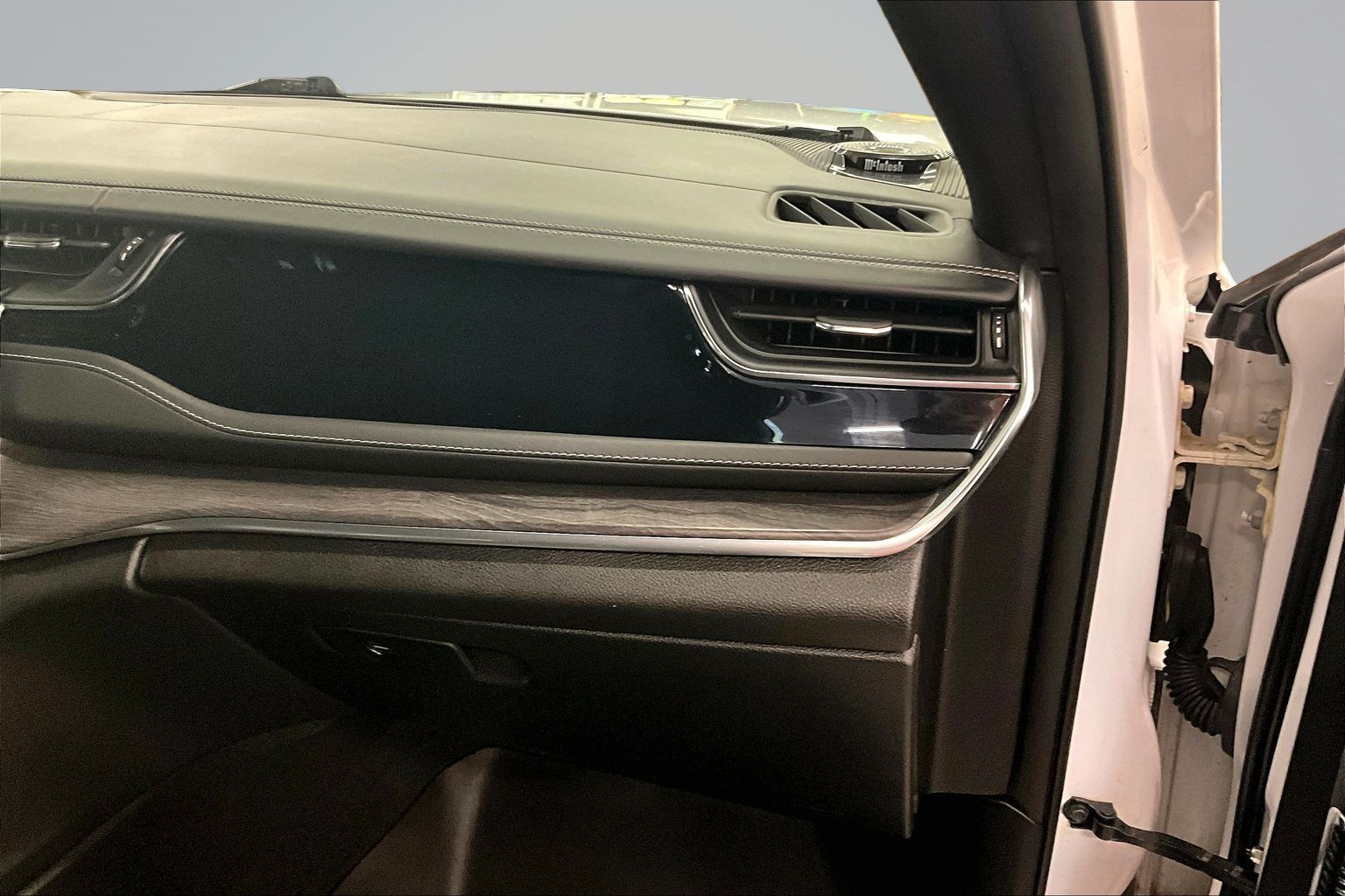 2023 Jeep Grand Cherokee Overland - Photo 17