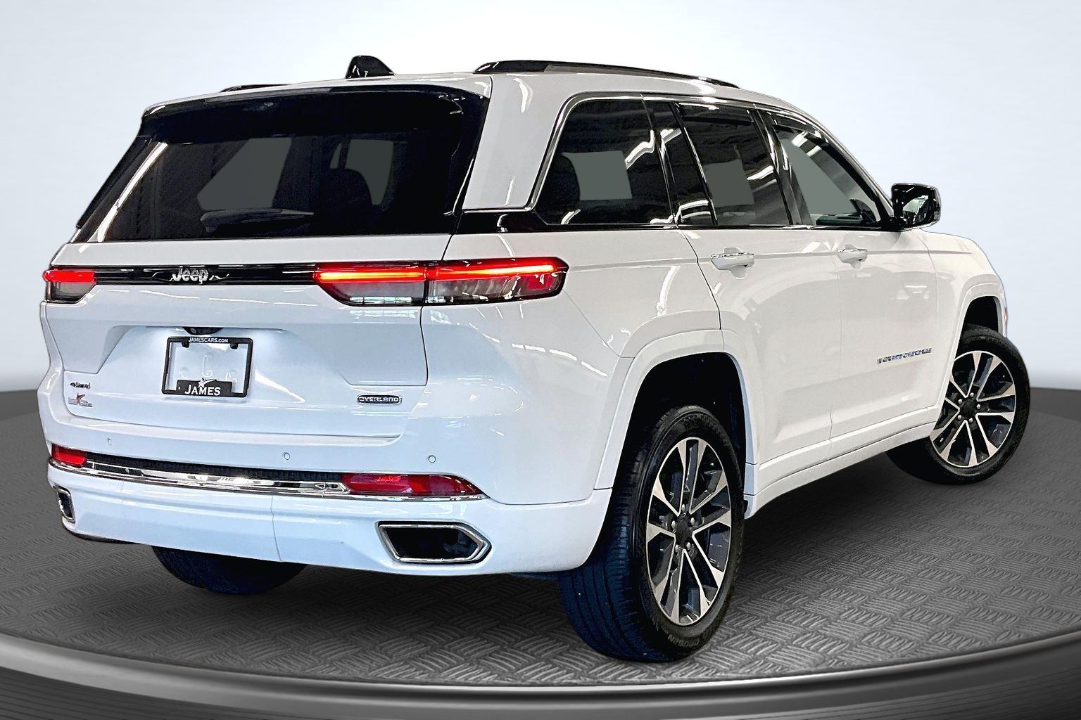 2023 Jeep Grand Cherokee Overland - Photo 3
