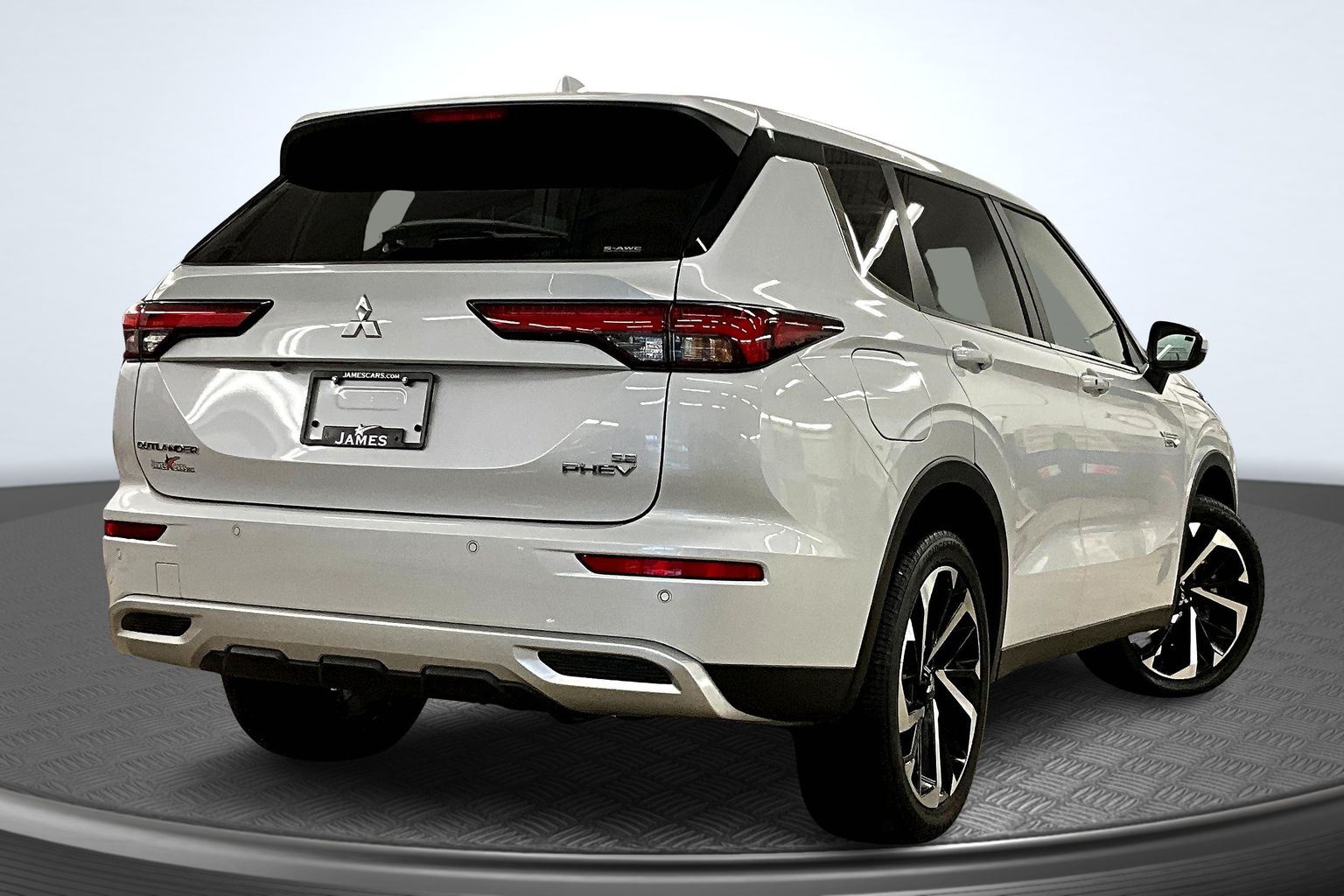 2025 Mitsubishi Outlander PHEV SE photo 2