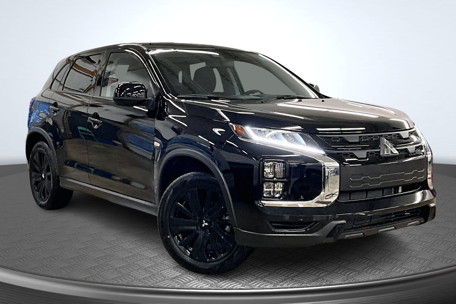 2025 Mitsubishi Outlander Sport LE's photo