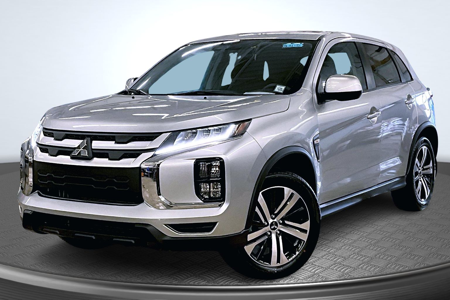 2025 Mitsubishi Outlander Sport LE's photo