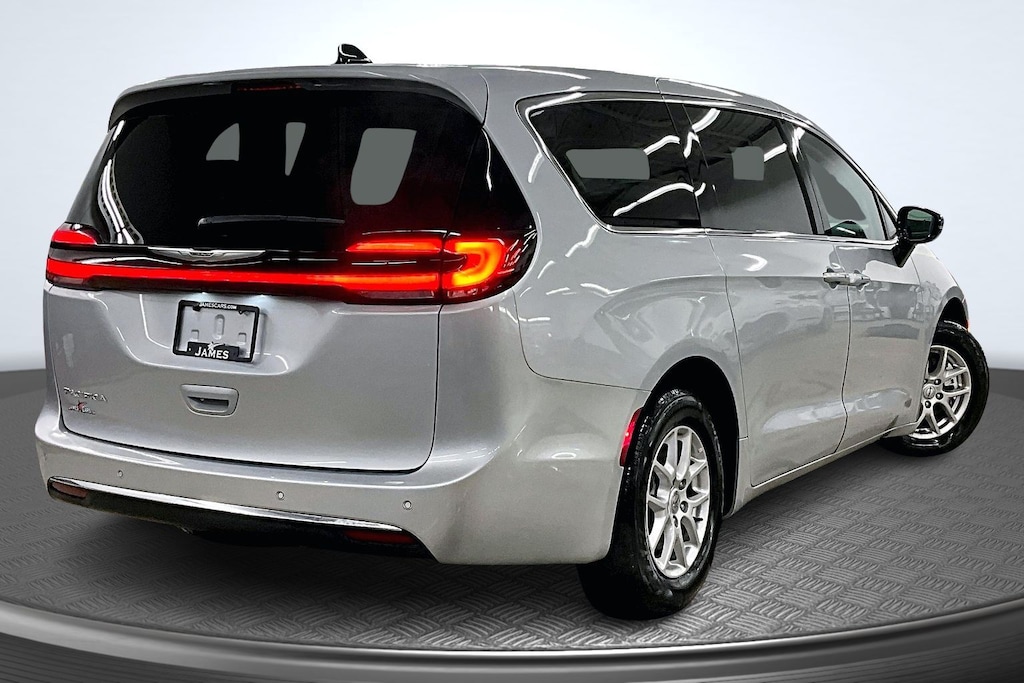 Used 2024 Chrysler Pacifica Touring L Van Passenger Van