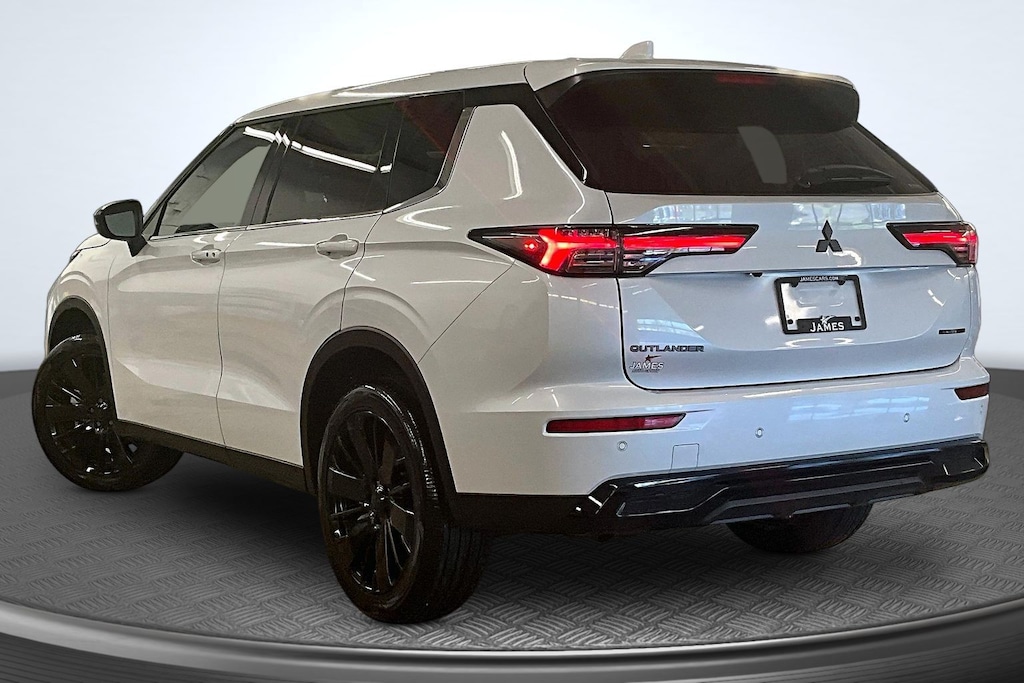 New 2026 Mitsubishi Outlander LE SUV