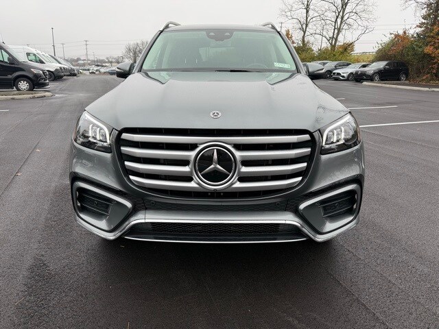 2025 Mercedes Benz GLS 450 4MATIC photo 2