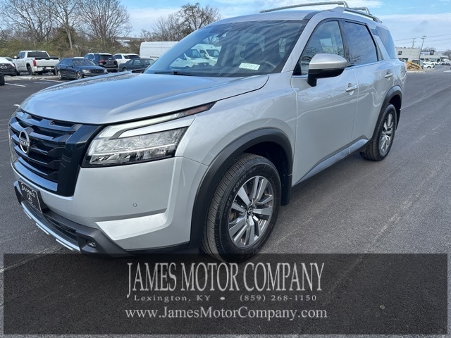 2023 Nissan Pathfinder SL's photo