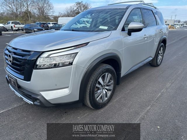2023 Nissan Pathfinder SL