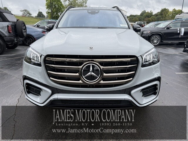 2026 Mercedes Benz GLS 450 4MATIC photo 2