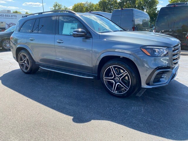 2026 Mercedes Benz GLS 450 4MATIC photo 2