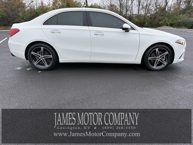 2022 Mercedes Benz A 220 4MATIC photo 4