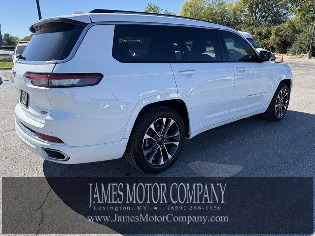 2023 Jeep Grand Cherokee Overland photo 3